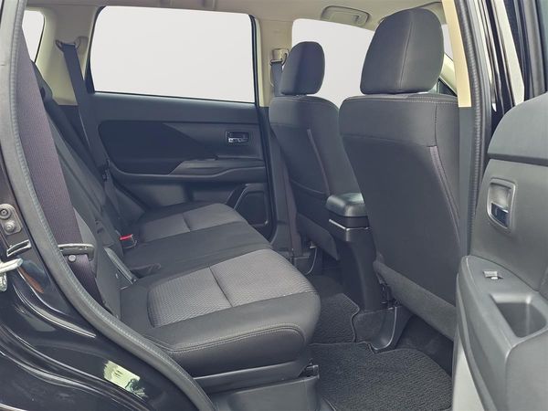 2017 Mitsubishi Outlander 7 Seats, 2.4 G Navi Package Carousel 14