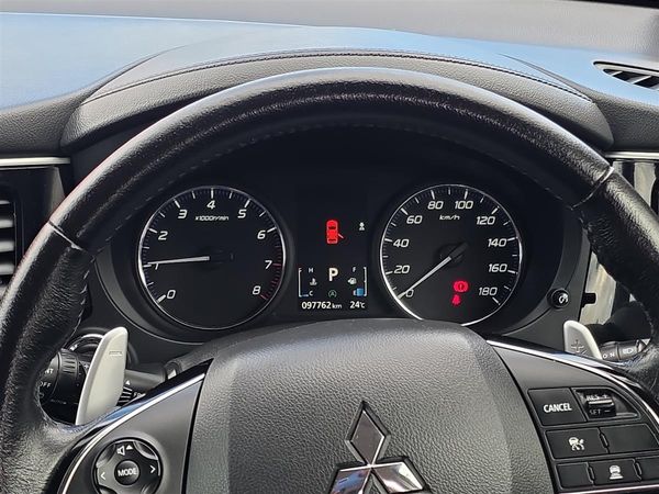 2015 Mitsubishi Outlander 7 Seater, Adaptive Cruise Carousel 18