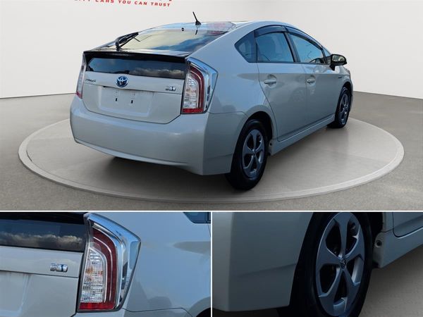 2015 Toyota Prius HYBRID S, dark Interior Carousel 11