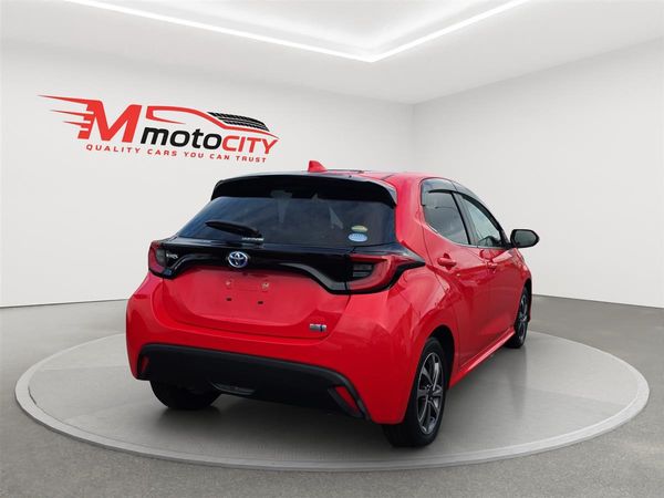 2020 Toyota Yaris HYBRID Z, Radar Cruise, Leather seats Carousel 2