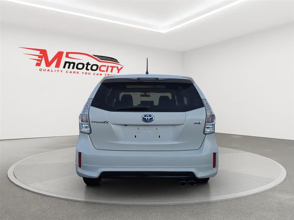 2014 Toyota Prius Alpha S, Panoramic dual roof Carousel 3