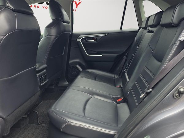 2019 Toyota RAV4 HYBRID, G PAck, Leather Heated Seats with heated Steering Carousel 13