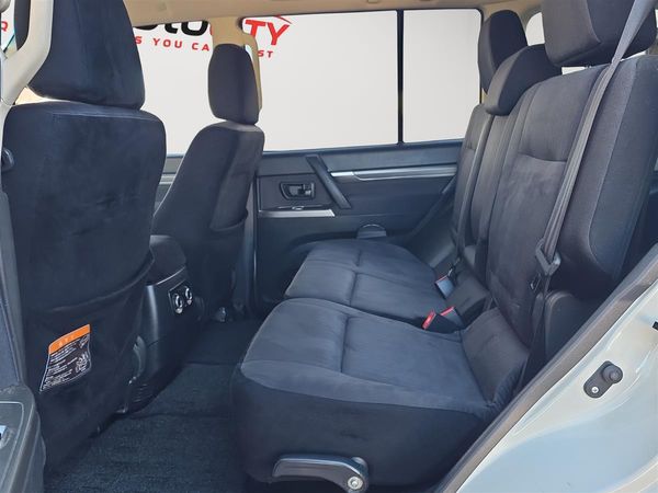 2013 Mitsubishi Pajero GR, LONG EXCEED, 4x4 Optional, 7 SEATS Carousel 13