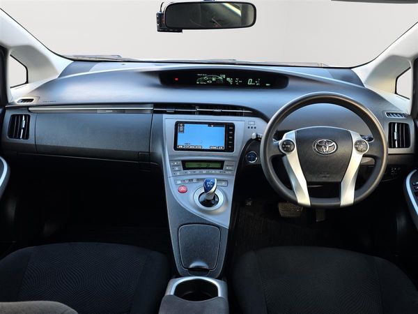 2015 Toyota Prius HYBRID S, dark Interior Carousel 16