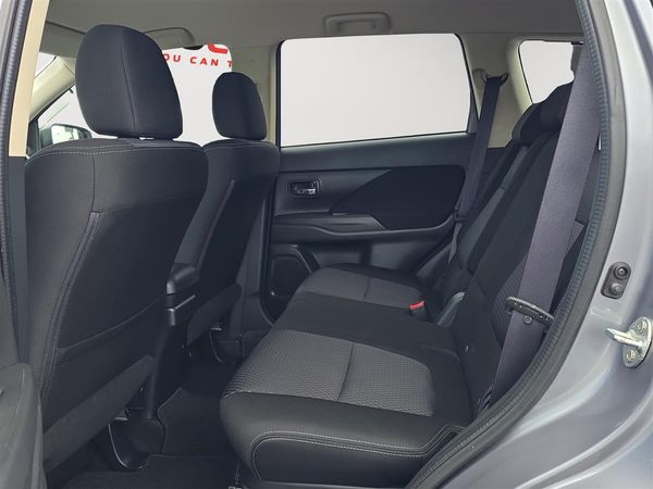 2015 Mitsubishi Outlander 7 Seater, Adaptive Cruise Carousel 13