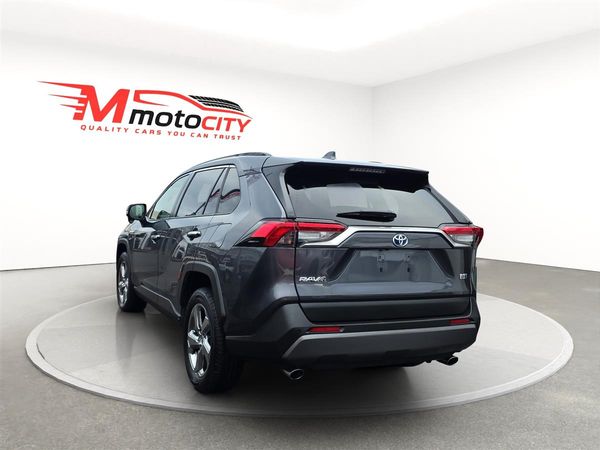 2019 Toyota RAV4 HYBRID, G PAck, Leather Heated Seats with heated Steering Carousel 4