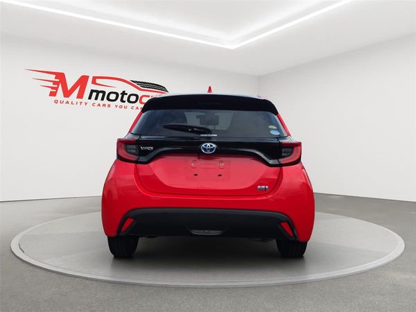 2020 Toyota Yaris HYBRID Z, Radar Cruise, Leather seats Carousel 3