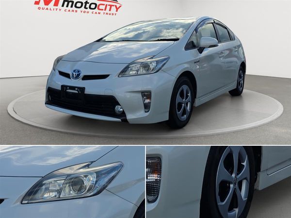 2015 Toyota Prius HYBRID S, dark Interior Carousel 10