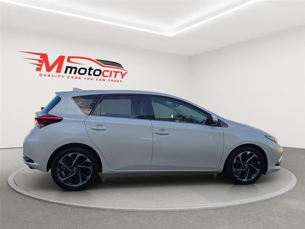 2015 Toyota Auris Leather Seats, Lane Assist, Cruise control Carousel 1
