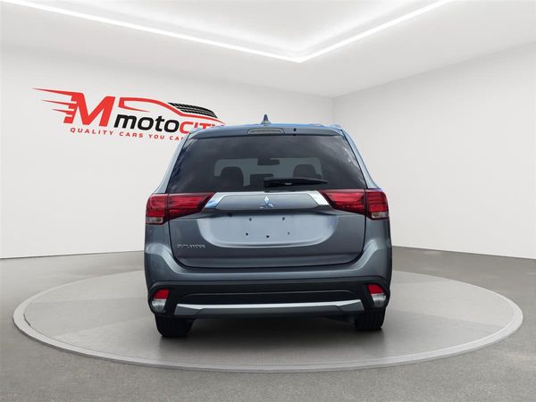 2015 Mitsubishi Outlander 7 Seater, Adaptive Cruise Carousel 3