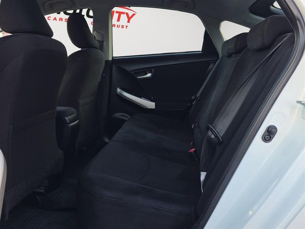 2015 Toyota Prius HYBRID S, dark Interior Carousel 13