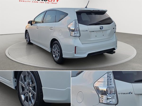 2014 Toyota Prius Alpha S, Panoramic dual roof Carousel 9