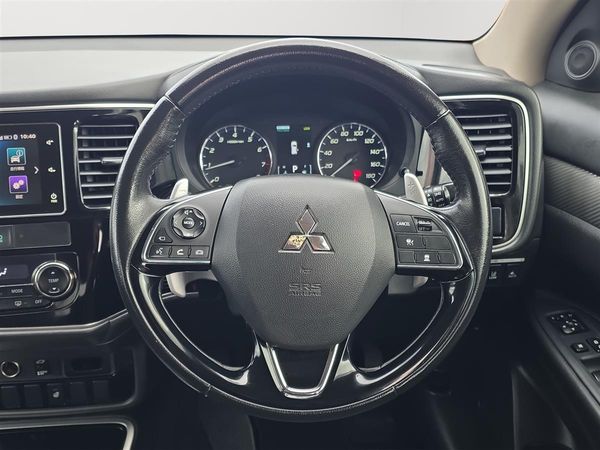 2017 Mitsubishi Outlander 7 Seats, 2.4 G Navi Package Carousel 17