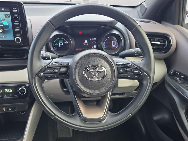 2020 Toyota Yaris HYBRID Z, Radar Cruise, Leather seats Carousel 17