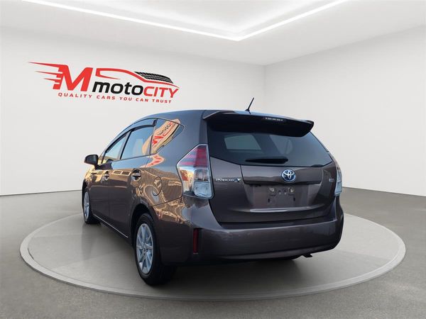2017 Toyota Prius ALPHA HYBRID, 7 Seater Carousel 4