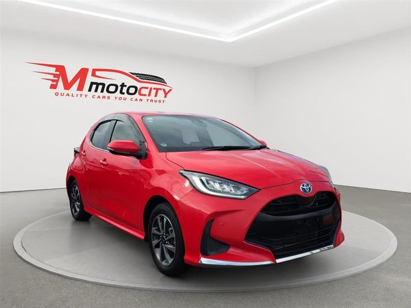 2020 Toyota Yaris HYBRID Z, Radar Cruise, Leather seats