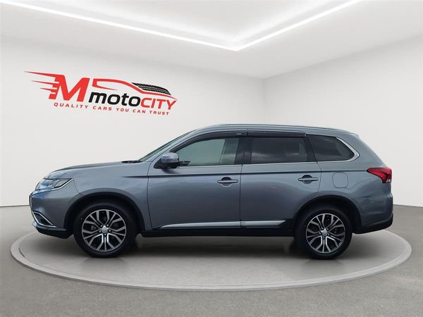 2015 Mitsubishi Outlander 7 Seater, Adaptive Cruise Carousel 5