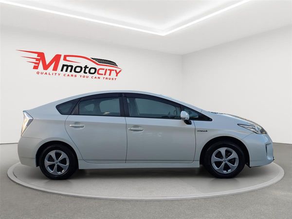 2015 Toyota Prius HYBRID S, dark Interior Carousel 1