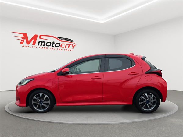 2020 Toyota Yaris HYBRID Z, Radar Cruise, Leather seats Carousel 5