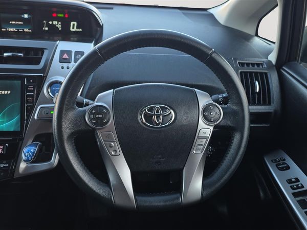 2017 Toyota Prius ALPHA HYBRID, 7 Seater Carousel 17