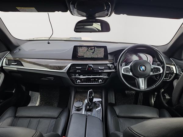 2017 BMW 530i M SPORT Carousel 9