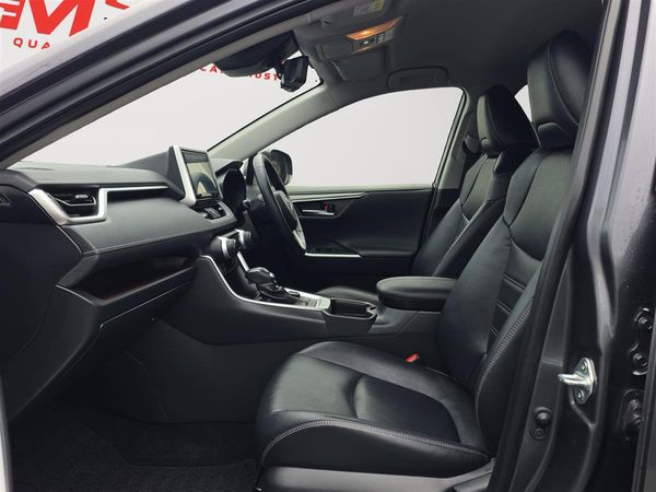 2019 Toyota RAV4 HYBRID, G PAck, Leather Heated Seats with heated Steering Carousel 15