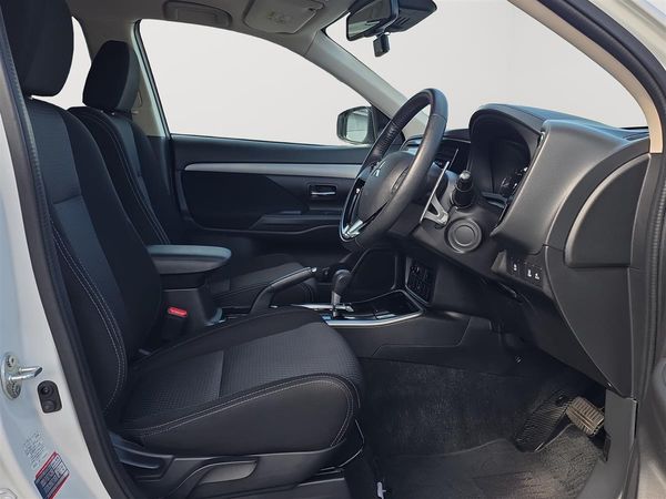 2018 Mitsubishi Outlander 7 Seater, Radar Cruise Carousel 12