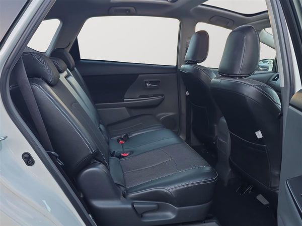 2014 Toyota Prius Alpha S, Panoramic dual roof Carousel 14