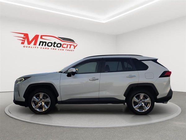2019 Toyota RAV4 4WD, G Pack, Leather Heated Seats, Radar Cruise Carousel 5