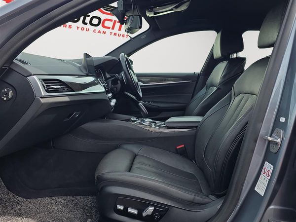 2017 BMW 530i M SPORT Carousel 11