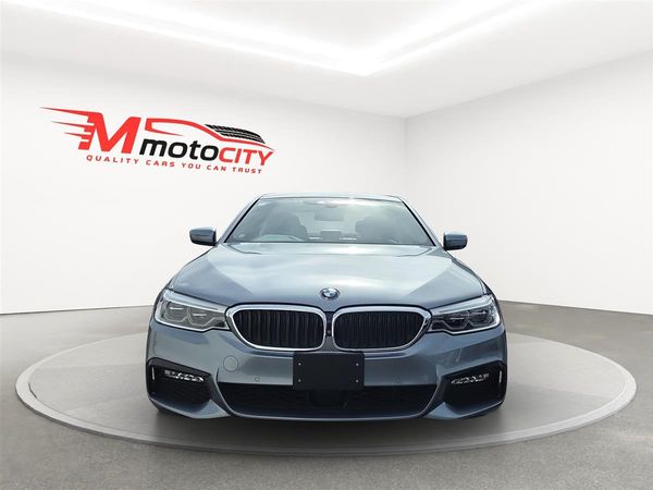 2017 BMW 530i M SPORT Carousel 7