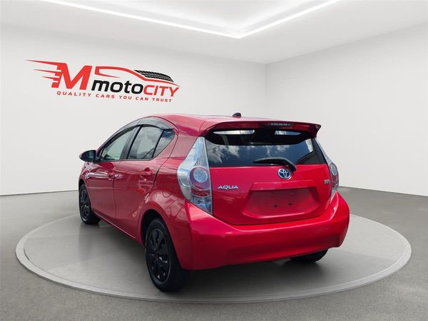 2012 Toyota Aqua HYBRID Carousel 4