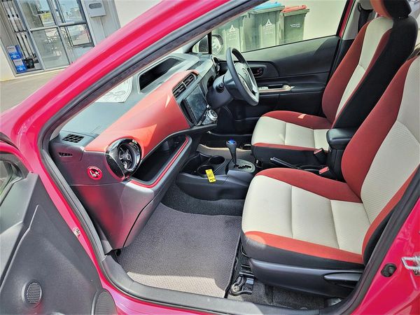 2015 Toyota Aqua HYBRID Carousel 11