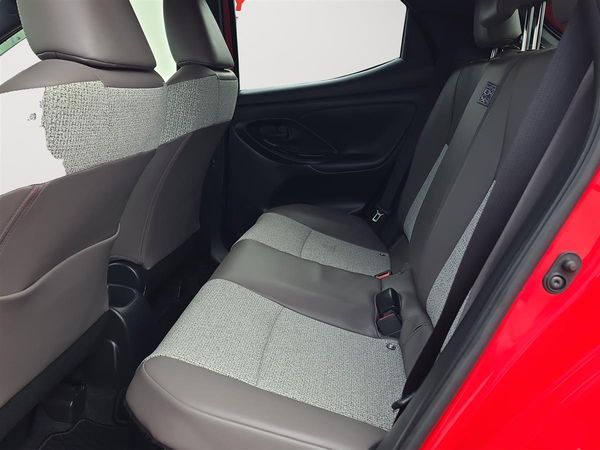 2020 Toyota Yaris HYBRID Z, Radar Cruise, Leather seats Carousel 13