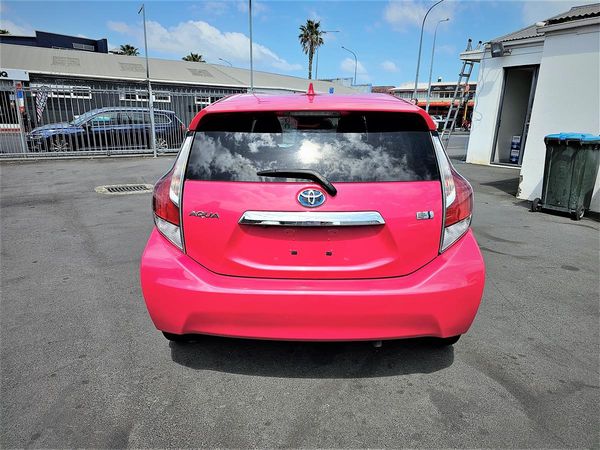 2015 Toyota Aqua HYBRID Carousel 3