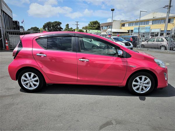 2015 Toyota Aqua HYBRID Carousel 1