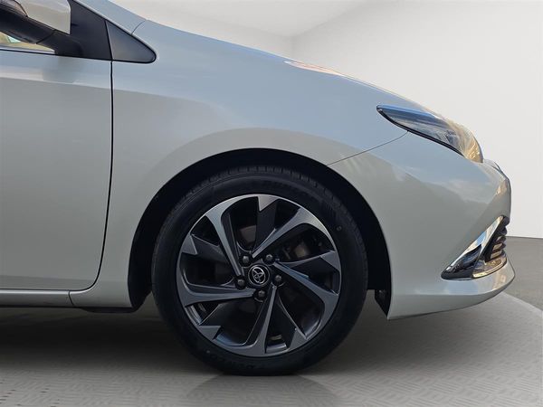 2015 Toyota Auris Leather Seats, Lane Assist, Cruise control Carousel 19