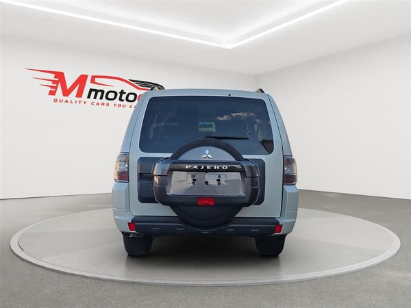 2013 Mitsubishi Pajero GR, LONG EXCEED, 4x4 Optional, 7 SEATS Carousel 3