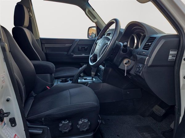 2013 Mitsubishi Pajero GR, LONG EXCEED, 4x4 Optional, 7 SEATS Carousel 12