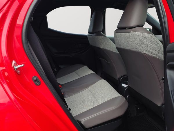 2020 Toyota Yaris HYBRID Z, Radar Cruise, Leather seats Carousel 14