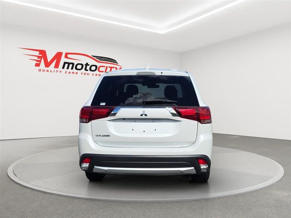 2018 Mitsubishi Outlander 7 Seater, Radar Cruise Carousel 3