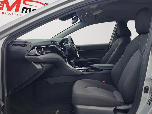 2021 Toyota Camry HYBRID, X, Low Kms Carousel 15