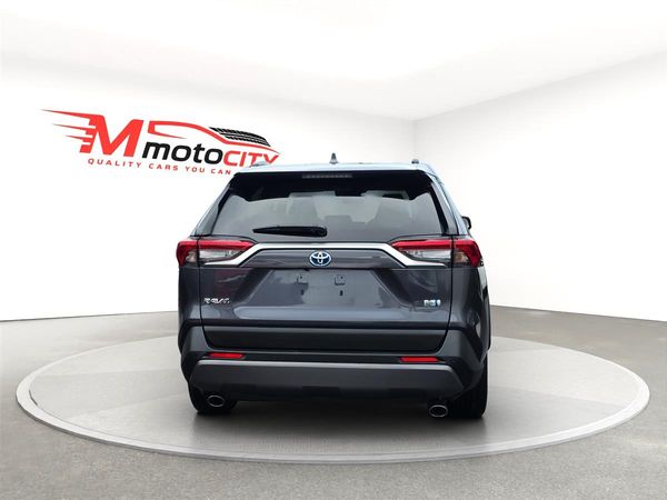2019 Toyota RAV4 HYBRID, G PAck, Leather Heated Seats with heated Steering Carousel 3