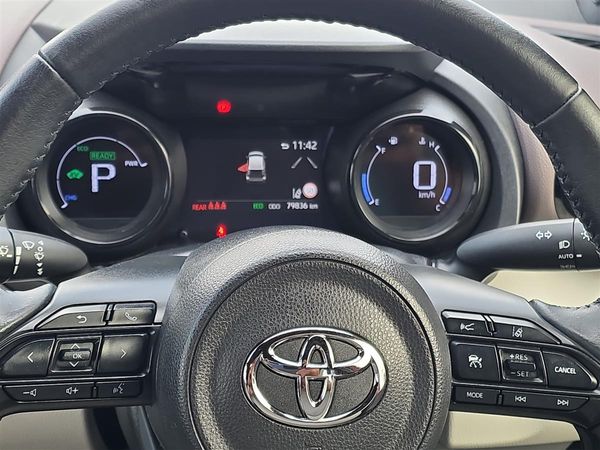 2020 Toyota Yaris HYBRID Z, Radar Cruise, Leather seats Carousel 18