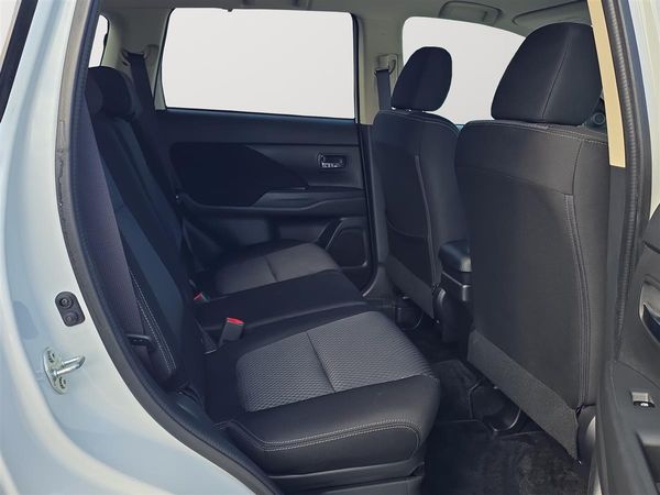 2018 Mitsubishi Outlander 7 Seater, Radar Cruise Carousel 14