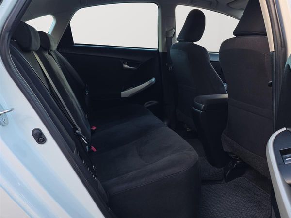 2015 Toyota Prius HYBRID S, dark Interior Carousel 14