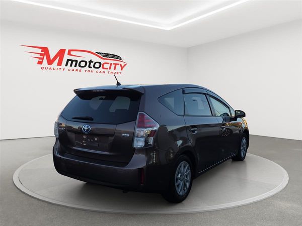 2017 Toyota Prius ALPHA HYBRID, 7 Seater Carousel 2