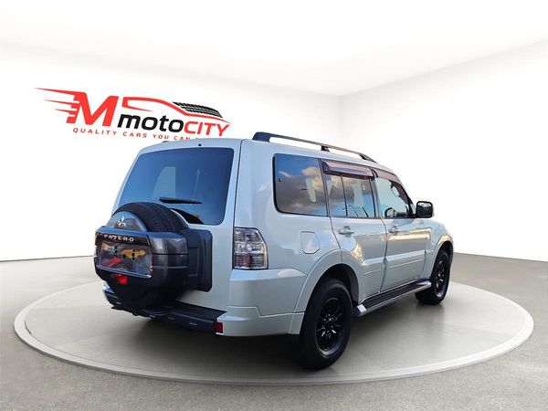 2013 Mitsubishi Pajero GR, LONG EXCEED, 4x4 Optional, 7 SEATS Carousel 2