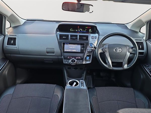 2014 Toyota Prius Alpha S, Panoramic dual roof Carousel 16