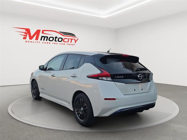 2018 Nissan Leaf X, LEATHER HEATED SEATS, RADAR CRUISE, Carousel 3